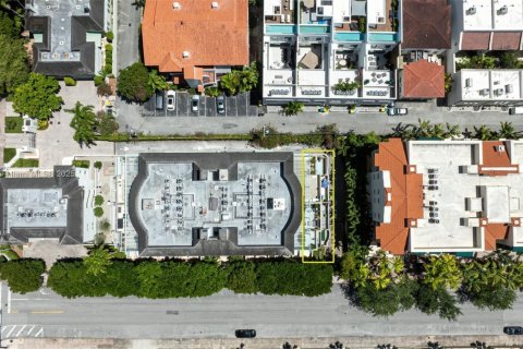 Townhouse in Coral Gables, Florida 2 bedrooms, 186.73 sq.m. № 1807862 - photo 23