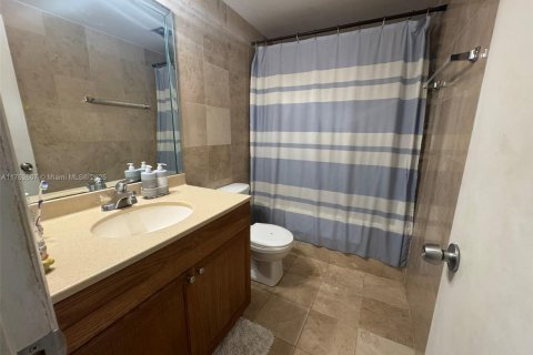 Condo in Bay Harbor Islands, Florida, 2 bedrooms № 1961111 - photo 7