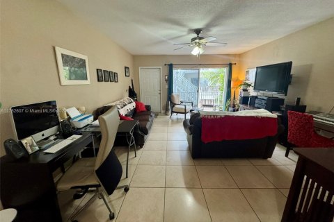 Condo in Bay Harbor Islands, Florida, 2 bedrooms № 1961111 - photo 4