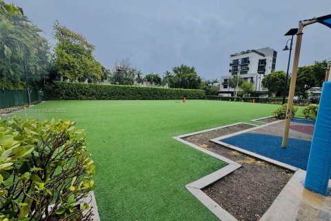 Condo in Bay Harbor Islands, Florida, 2 bedrooms № 1961111 - photo 13