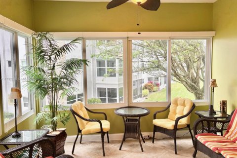 Condo in Lauderdale Lakes, Florida, 2 bedrooms № 2038115 - photo 3