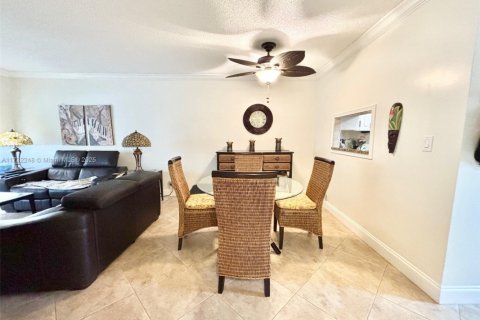 Condo in Lauderdale Lakes, Florida, 2 bedrooms № 2038115 - photo 8