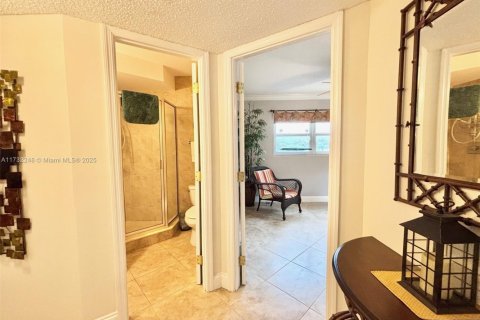 Condo in Lauderdale Lakes, Florida, 2 bedrooms № 2038115 - photo 30