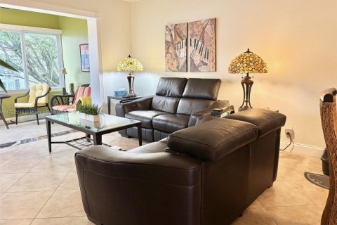 Condo in Lauderdale Lakes, Florida, 2 bedrooms № 2038115 - photo 22