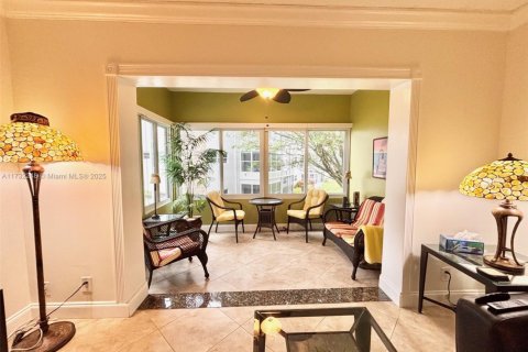 Condo in Lauderdale Lakes, Florida, 2 bedrooms № 2038115 - photo 27