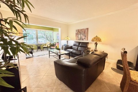Condo in Lauderdale Lakes, Florida, 2 bedrooms № 2038115 - photo 23