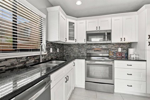 Condo in Tampa, Florida, 2 bedrooms № 2384130 - photo 15