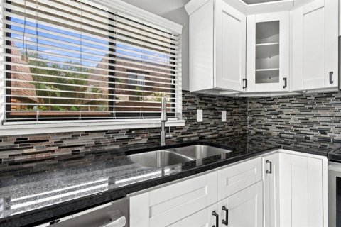 Condo in Tampa, Florida, 2 bedrooms № 2384130 - photo 17