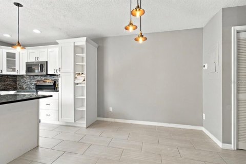 Condo in Tampa, Florida, 2 bedrooms № 2384130 - photo 20