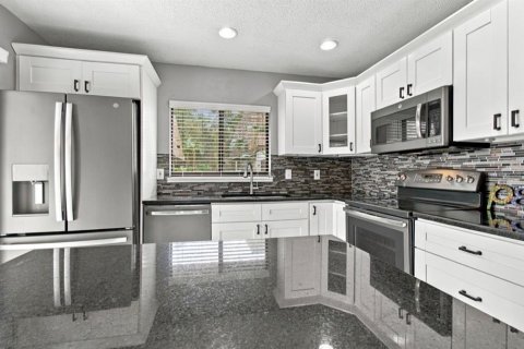 Condo in Tampa, Florida, 2 bedrooms № 2384130 - photo 14