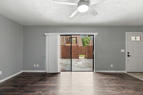Condo in Tampa, Florida, 2 bedrooms № 2384130 - photo 7