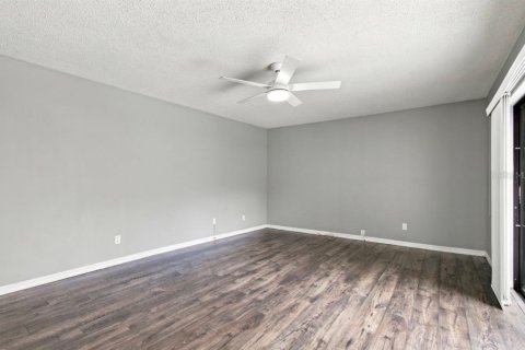 Condo in Tampa, Florida, 2 bedrooms № 2384130 - photo 5