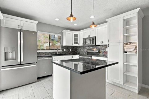 Condo in Tampa, Florida, 2 bedrooms № 2384130 - photo 13