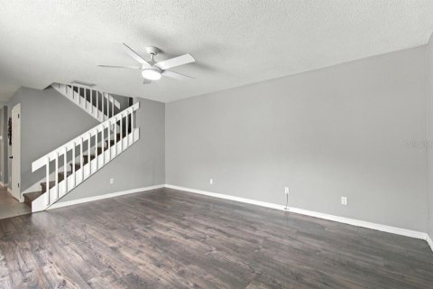 Condo in Tampa, Florida, 2 bedrooms № 2384130 - photo 10