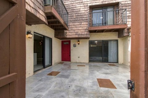 Condo in Tampa, Florida, 2 bedrooms № 2384130 - photo 3