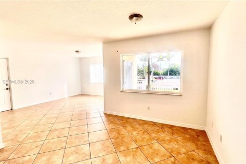 Condominio en alquiler en Hialeah, Florida, 2 dormitorios, 108.05 m2 № 2010484 - foto 9