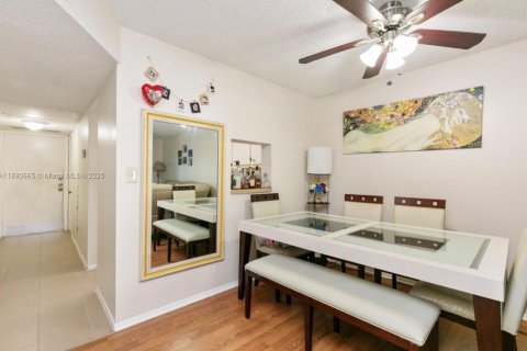 Condo in Tamarac, Florida, 1 bedroom  № 1943455 - photo 4