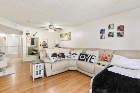 Condo in Tamarac, Florida, 1 bedroom  № 1943455 - photo 5