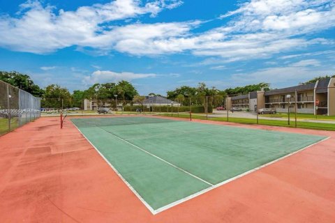 Condo in Tamarac, Florida, 1 bedroom  № 1943455 - photo 10