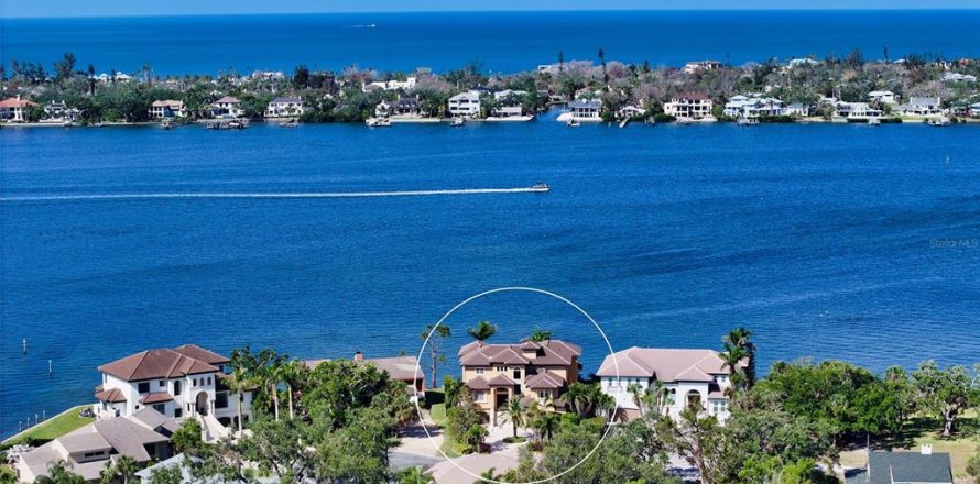 House in Sarasota, Florida 5 bedrooms, 480.77 sq.m. № 1658316