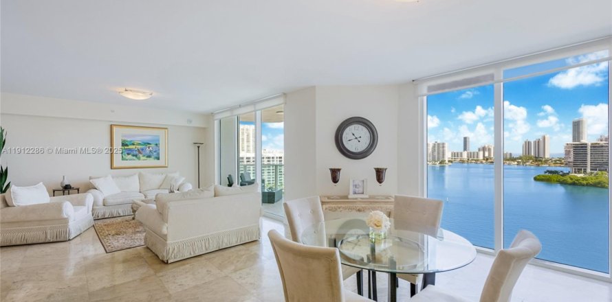 Condo à Aventura, Floride, 3 chambres  № 1966820