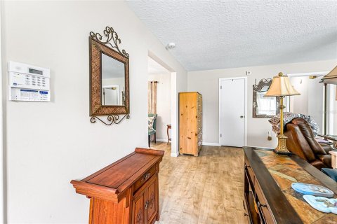 Condo in Sanford, Florida, 2 bedrooms  № 2283562 - photo 8