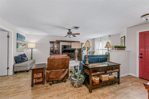 Condo in Sanford, Florida, 2 bedrooms  № 2283562 - photo 9