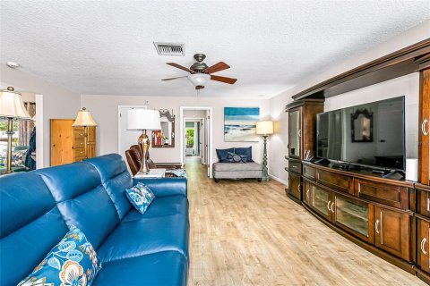 Condo in Sanford, Florida, 2 bedrooms  № 2283562 - photo 13