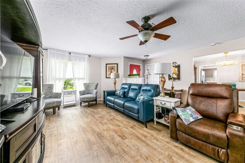 Condo in Sanford, Florida, 2 bedrooms  № 2283562 - photo 11