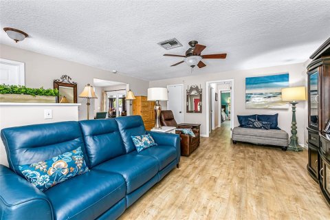 Condo in Sanford, Florida, 2 bedrooms  № 2283562 - photo 12