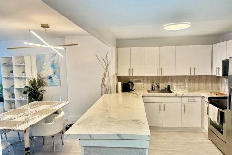Снять в аренду кондоминиум в Майами-Бич, Флорида 1 спальня, 83.61м2, № 1954673 - фото 3