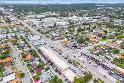 Commercial property in Miami, Florida № 1980656 - photo 25