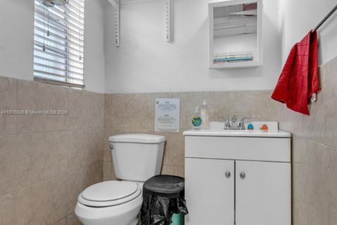 Commercial property in Miami, Florida № 1980656 - photo 17