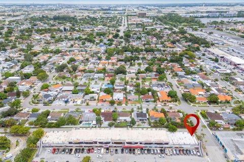 Commercial property in Miami, Florida № 1980656 - photo 28