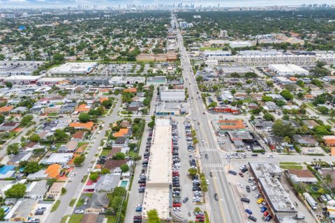 Commercial property in Miami, Florida № 1980656 - photo 27