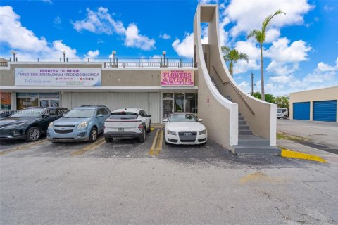 Commercial property in Miami, Florida № 1980656 - photo 2