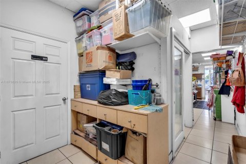 Commercial property in Miami, Florida № 1980656 - photo 15