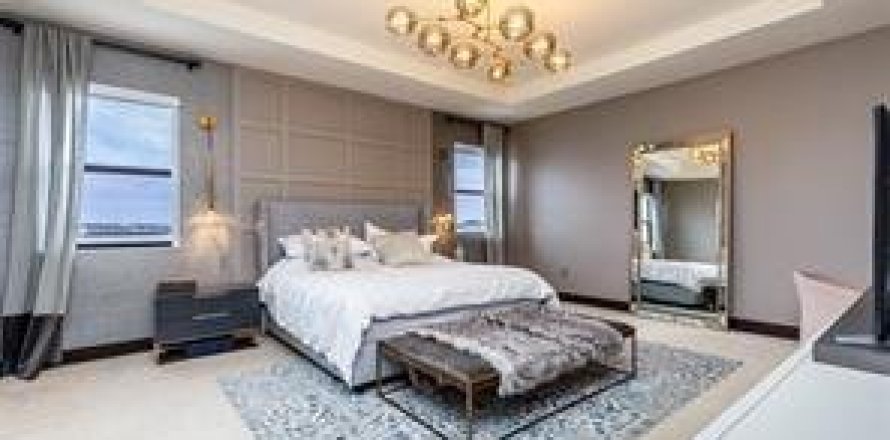 House in Miami Lakes, Florida 5 bedrooms, 291.25 sq.m. № 786642