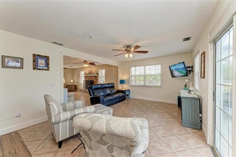 Villa ou maison à vendre à Palmetto, Floride: 4 chambres, 213.3 m2 № 2429170 - photo 16