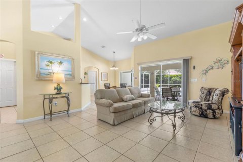 House in Palm Coast, Florida 3 bedrooms, 152.17 sq.m. № 1743274 - photo 6