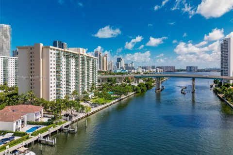 Купить кондоминиум в Санни-Айлс-Бич, Флорида 1 спальня, 92.9м2, № 1954943 - фото 29