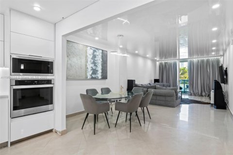 Купить кондоминиум в Санни-Айлс-Бич, Флорида 1 спальня, 92.9м2, № 1954943 - фото 2