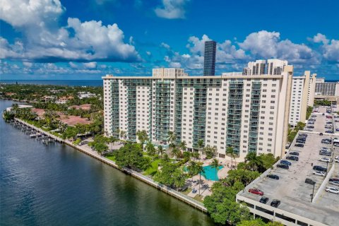 Купить кондоминиум в Санни-Айлс-Бич, Флорида 1 спальня, 92.9м2, № 1954943 - фото 18