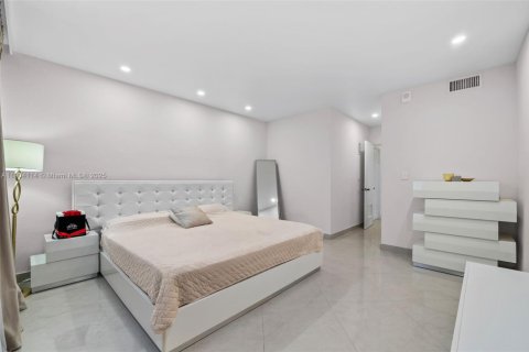 Купить кондоминиум в Санни-Айлс-Бич, Флорида 1 спальня, 92.9м2, № 1954943 - фото 10