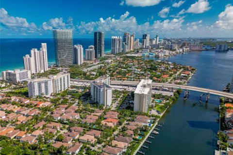 Купить кондоминиум в Санни-Айлс-Бич, Флорида 1 спальня, 92.9м2, № 1954943 - фото 22