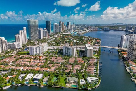 Купить кондоминиум в Санни-Айлс-Бич, Флорида 1 спальня, 92.9м2, № 1954943 - фото 24