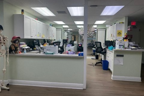 Commercial property in Palmetto, Florida 294.59 sq.m. № 2318444 - photo 2