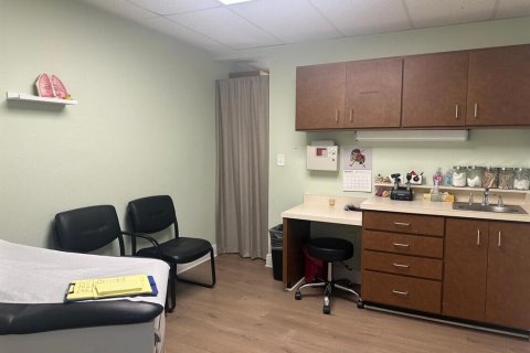 Commercial property in Palmetto, Florida 294.59 sq.m. № 2318444 - photo 3