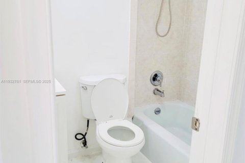 Снять в аренду кондоминиум в Уэст-Палм-Бич, Флорида 1 спальня, 45.99м2, № 1991658 - фото 7