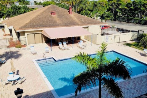 Снять в аренду кондоминиум в Уэст-Палм-Бич, Флорида 1 спальня, 45.99м2, № 1991658 - фото 3